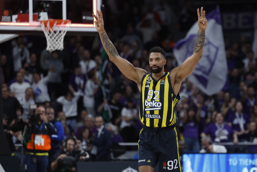 赛前体能课后;皇家马德里复出首秀备战欧篮联;信心回归;资深球员宣示担当的简单介绍 赛前体能课后;皇家马德里复出首秀备战欧篮联;信心回归;资深球员宣示担当的简单介绍